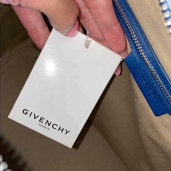 Givenchy Electric Blue Large Antigona Leather Handbag - Picture 9 of 13